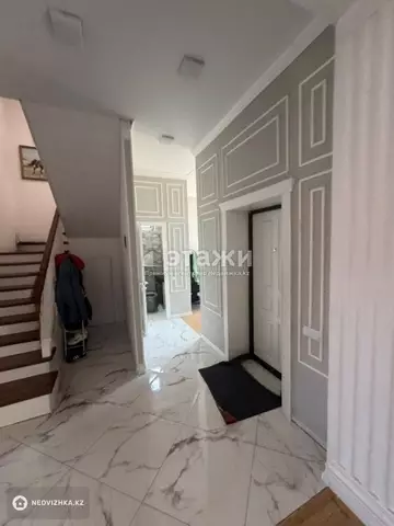 6-комнатная квартира, этаж 1 из 1, 233 м²