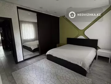 4-комнатная квартира, этаж 3 из 3, 130 м², на длительный срок