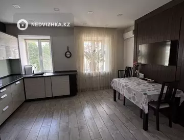 4-комнатная квартира, этаж 3 из 3, 130 м², на длительный срок