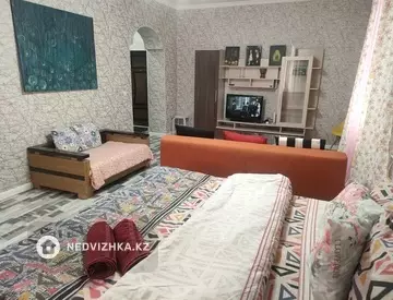 1-комнатная квартира, этаж 2 из 3, 45 м², посуточно