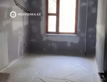 4-комнатная квартира, этаж 2 из 5, 100 м²