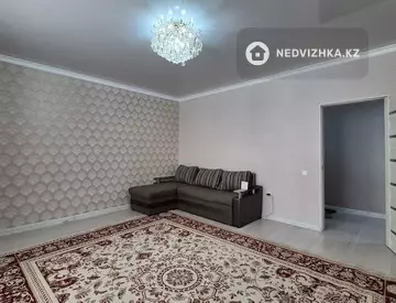 2-комнатная квартира, этаж 4 из 5, 63 м², на длительный срок