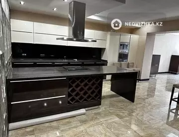6-комнатная квартира, этаж 1 из 6, 236 м²