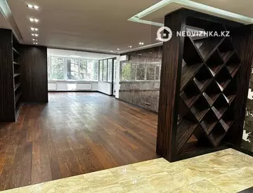 6-комнатная квартира, этаж 1 из 6, 236 м²