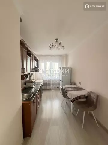 2-комнатная квартира, этаж 9 из 17, 65 м²