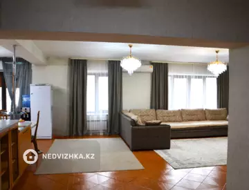 4-комнатная квартира, этаж 4 из 5, 125 м²