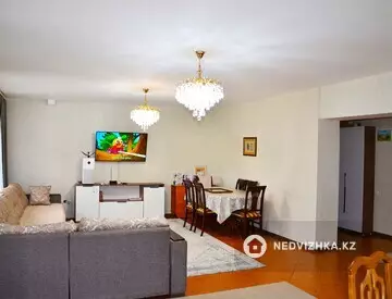 4-комнатная квартира, этаж 4 из 5, 125 м²