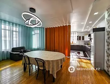 8-комнатный дом, 7.5 соток, 520 м²