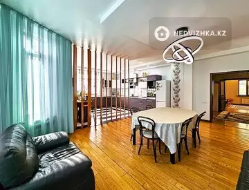8-комнатный дом, 7.5 соток, 520 м²