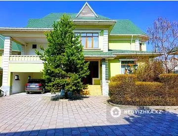 8-комнатный дом, 7.5 соток, 520 м²