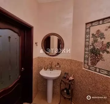 4-комнатная квартира, этаж 1 из 5, 204 м²