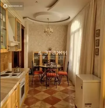 4-комнатная квартира, этаж 1 из 5, 204 м²