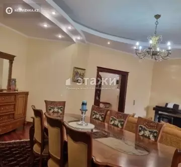 4-комнатная квартира, этаж 1 из 5, 204 м²