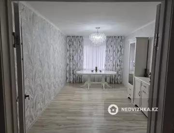 4-комнатная квартира, этаж 4 из 12, 90 м²