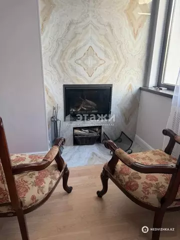 4-комнатная квартира, этаж 4 из 5, 210 м²