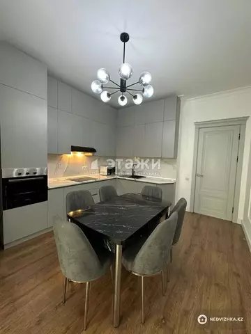 2-комнатная квартира, этаж 13 из 17, 80 м², на длительный срок