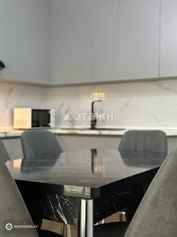 2-комнатная квартира, этаж 13 из 17, 80 м², на длительный срок