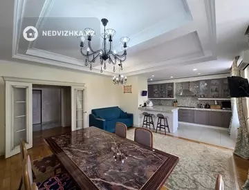 5-комнатная квартира, этаж 5 из 9, 236 м²