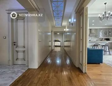 5-комнатная квартира, этаж 5 из 9, 236 м²
