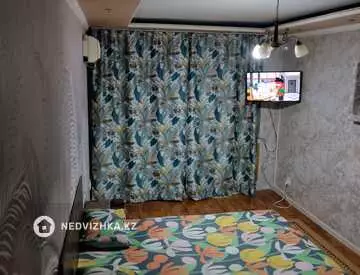 1-комнатная квартира, этаж 3 из 5, 28 м², по часам