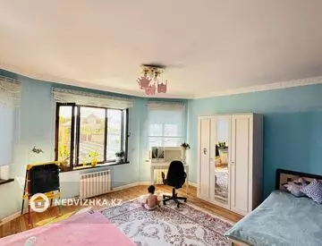9-комнатный дом, 8 соток, 380 м², на длительный срок