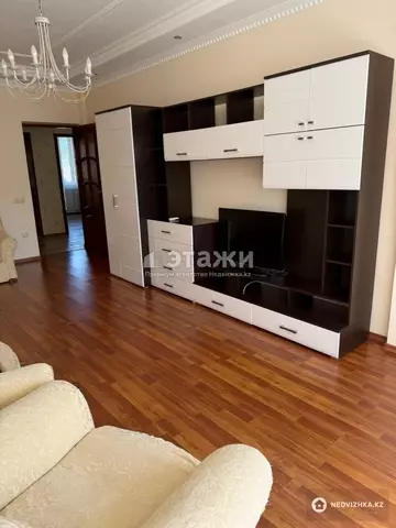 2-комнатная квартира, этаж 6 из 10, 62 м², на длительный срок