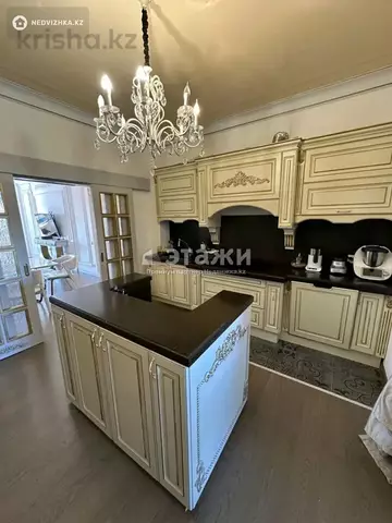 4-комнатная квартира, этаж 6 из 6, 130 м²