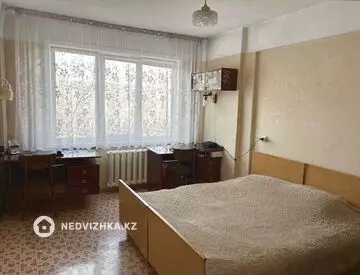 4-комнатная квартира, этаж 4 из 5, 85 м²