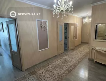 4-комнатная квартира, этаж 10 из 14, 170 м²