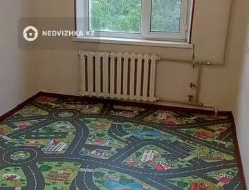3-комнатная квартира, этаж 4 из 5, 60 м²