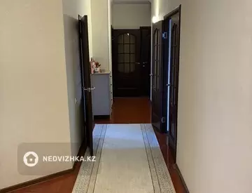 4-комнатная квартира, этаж 4 из 5, 108 м²