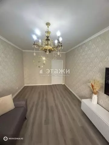 1-комнатная квартира, этаж 3 из 5, 64 м²