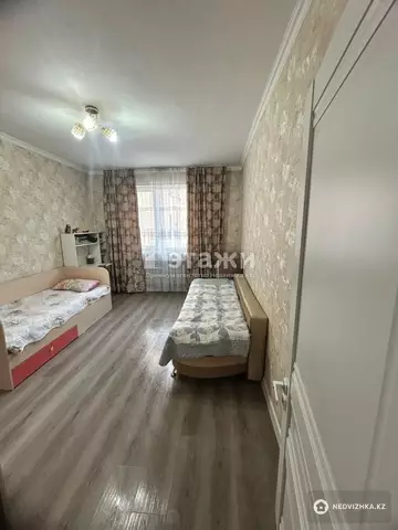 1-комнатная квартира, этаж 3 из 5, 64 м²