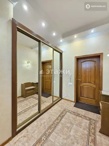 5-комнатная квартира, этаж 4 из 6, 200 м², на длительный срок