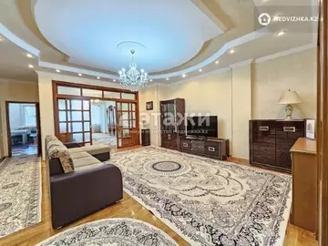 5-комнатная квартира, этаж 4 из 6, 200 м², на длительный срок