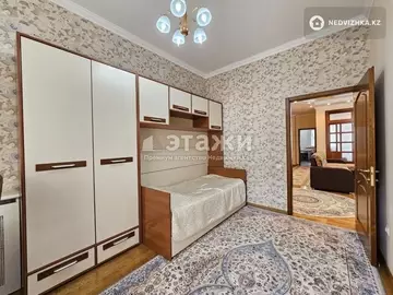 5-комнатная квартира, этаж 4 из 6, 200 м², на длительный срок