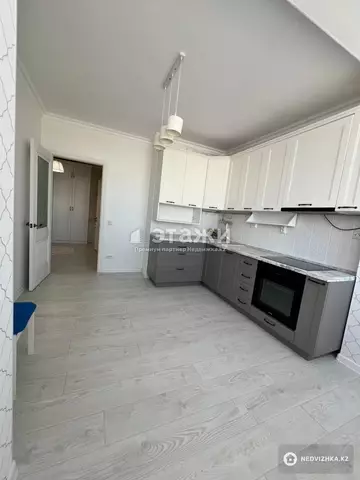 2-комнатная квартира, этаж 10 из 23, 61 м²