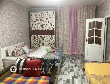 1-комнатная квартира, этаж 2 из 3, 45 м², посуточно