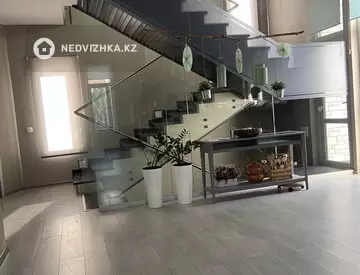 7-комнатный дом, 6 соток, 378 м²