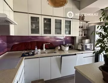 5-комнатная квартира, этаж 13 из 14, 295 м², на длительный срок