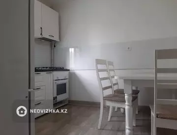 4-комнатная квартира, этаж 3 из 5, 82 м²