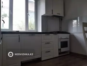 4-комнатная квартира, этаж 3 из 5, 82 м²