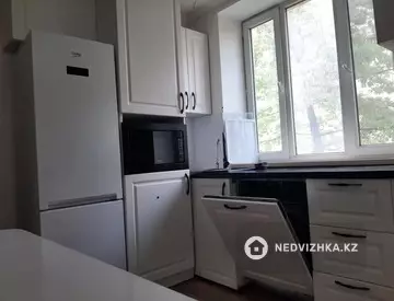 4-комнатная квартира, этаж 3 из 5, 82 м²