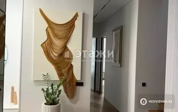 5-комнатная квартира, этаж 3 из 9, 222 м²