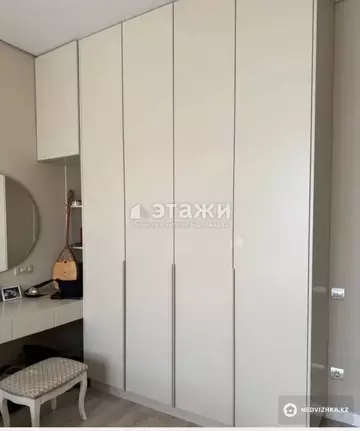 4-комнатная квартира, этаж 4 из 4, 100 м²