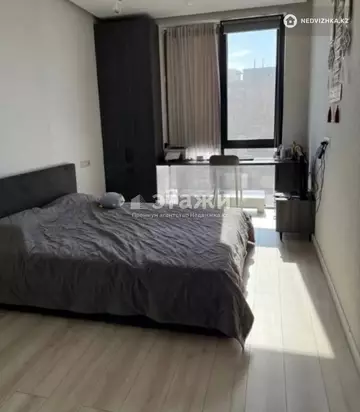 4-комнатная квартира, этаж 4 из 4, 100 м²