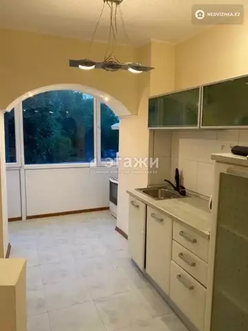 2-комнатная квартира, этаж 3 из 5, 60 м²