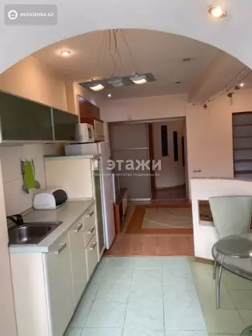 2-комнатная квартира, этаж 3 из 5, 60 м²