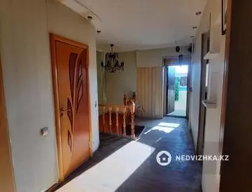 4-комнатная квартира, этаж 4 из 9, 124 м²