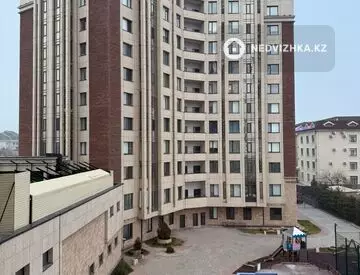 3-комнатная квартира, этаж 4 из 12, 115 м²
